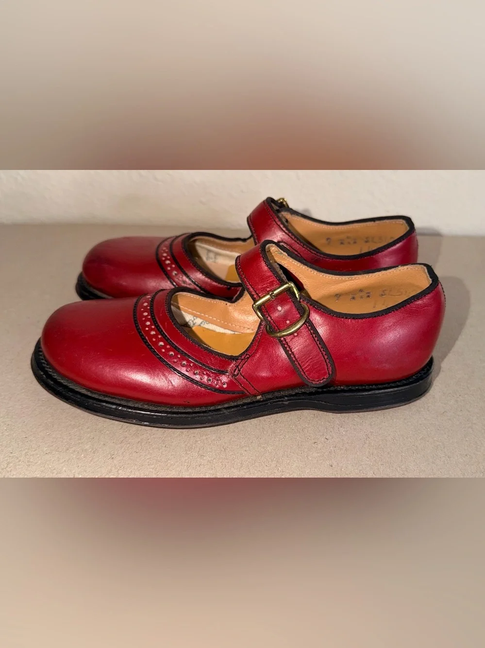 Buster Brown Vintage Girls Red Leather Mary Jane Shoes Gold Buckle Size 9